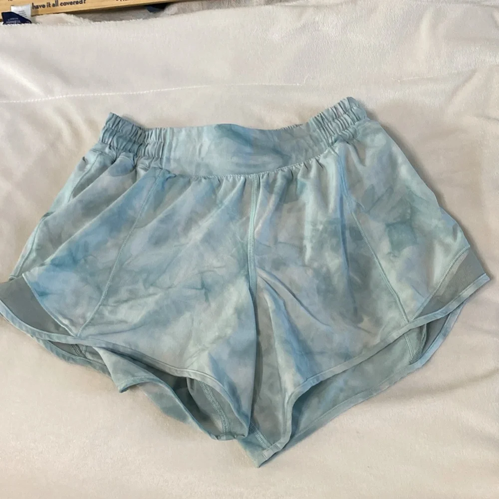 Lululemon Hotty Hot Low-Rise Lined Short - Picture 5 of 11